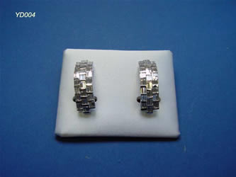 pendientes con brillantes joyas