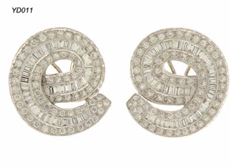 pendientes con brillantes joyas