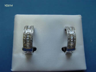 pendientes con brillantes joyas