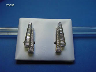 pendientes con brillantes joyas