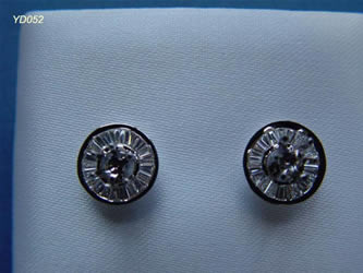 pendientes con brillantes joyas