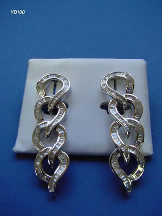 pendientes con brillantes joyas