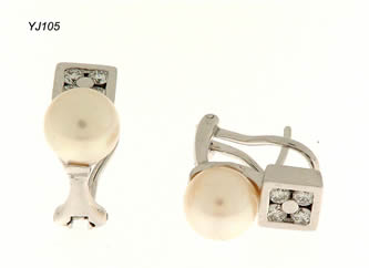 pendientes con brillantes joyas