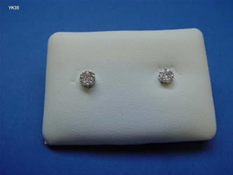 pendientes con brillantes joyas