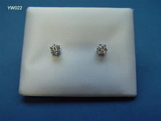 pendientes con brillantes joyas