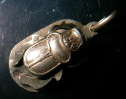 escarabajo egipcio oro plata