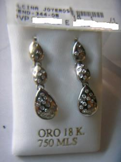 pendientes con brillantes joyas