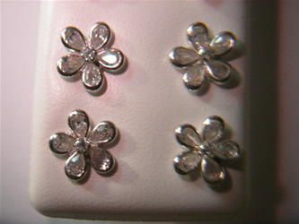 pendientes flor blanca