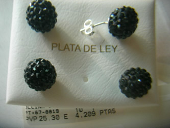 pendientes bolas negras